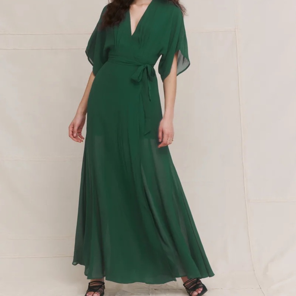 Reformation, Winslow Dress in Serpentine- green
Size: M